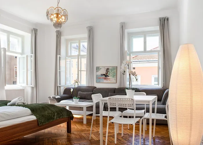 Comfortable 2br Next To Rennweg *