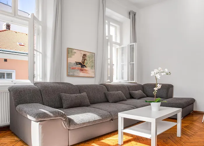 Comfortable 2br Next To Rennweg Apartamento